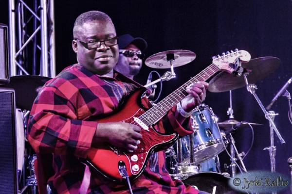 Dekula, ou le roi de la guitare congolaise en Scandinavie